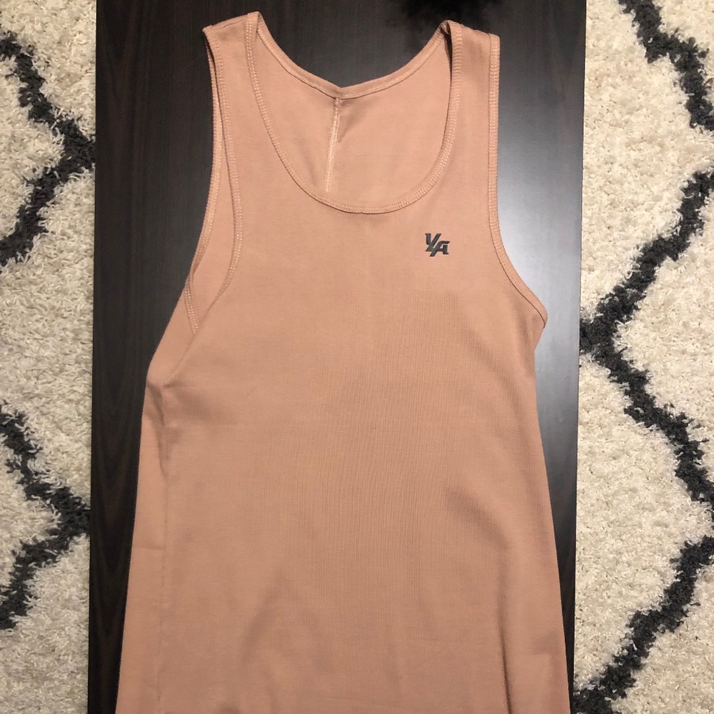 YoungLA Tank L. Curved hem